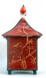 Gezamelijke opdracht: Steengoed gestookte urn met rood glazuur en tekeningen met goudluster. Februari 2013. Voorzijde.