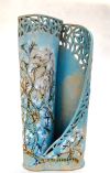 Blauw geglazuurde steengoed gestookte vaas met kantmotiefen decoratie 47x28 cm.