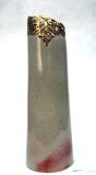Steengoed gestookte vaas met kantmotief en goudluster 46 cm hoog.
